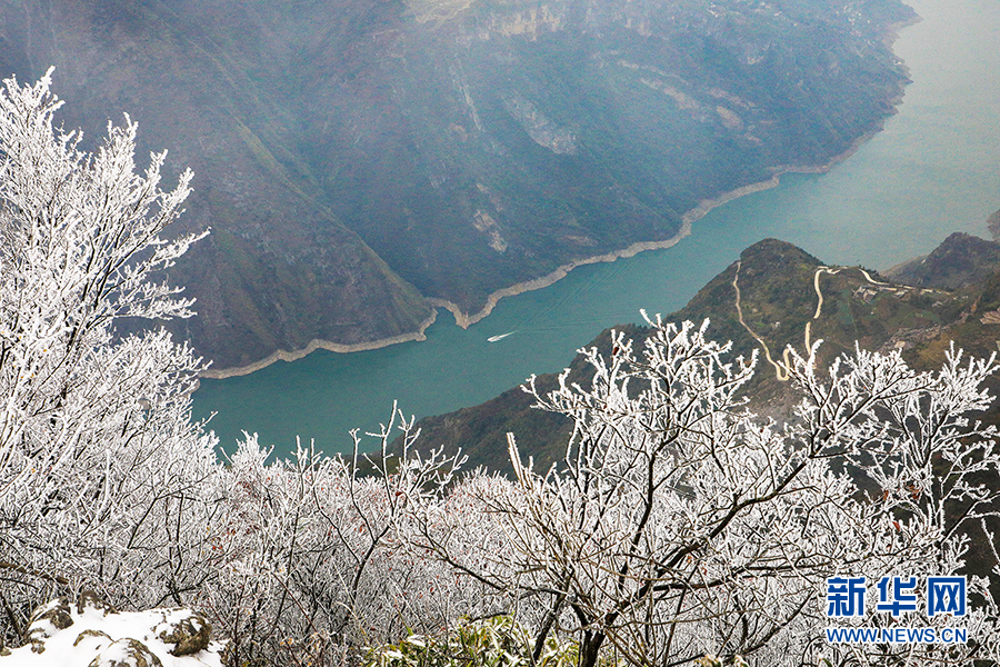 雪落三峽 山河如畫