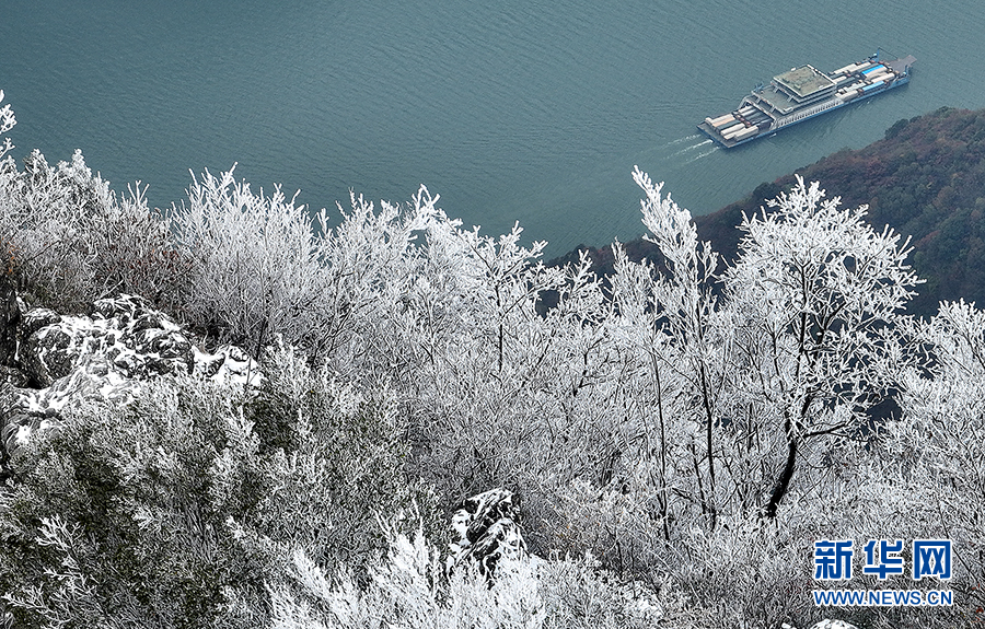 雪落三峽 山河如畫