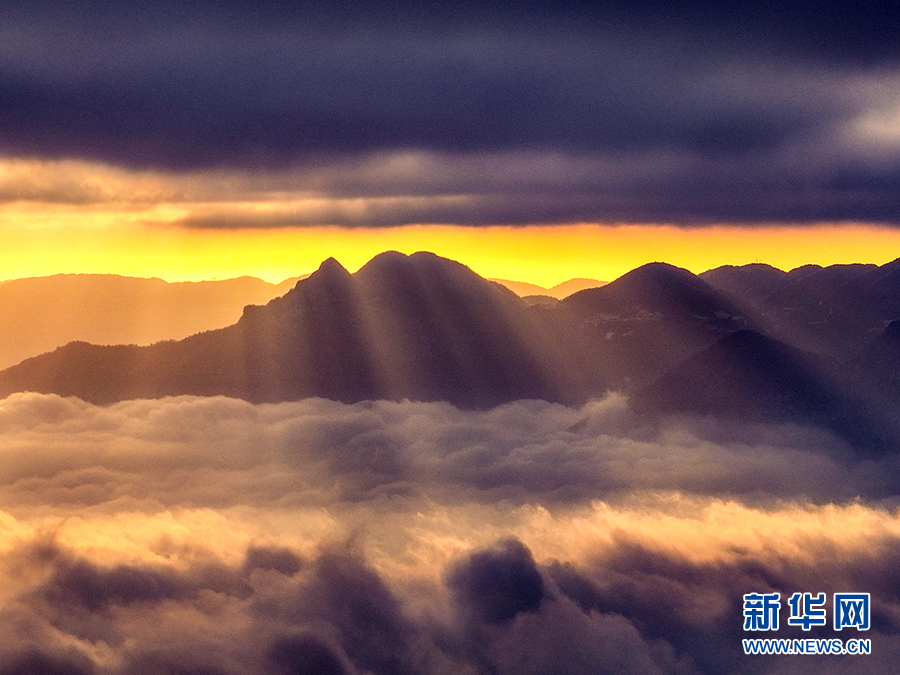 雪落三峽 山河如畫