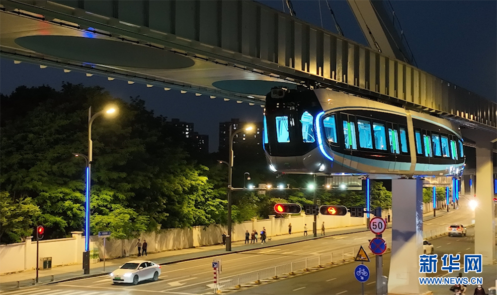 光谷空軌試乘新體驗：在城市“穿梭飛行”猶如進入科幻世界