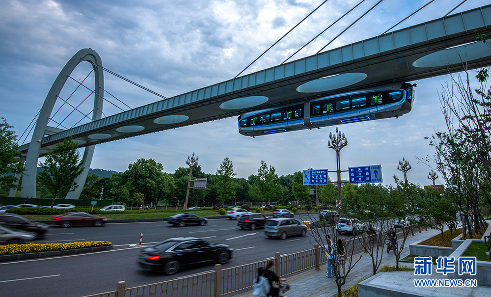 光谷空軌試乘新體驗：在城市“穿梭飛行”猶如進入科幻世界