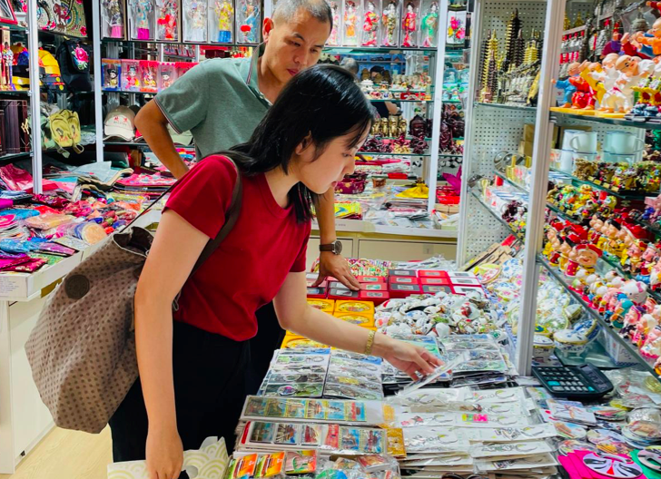 老朋友新形象 “絲路大V”打卡秀水街_fororder_85