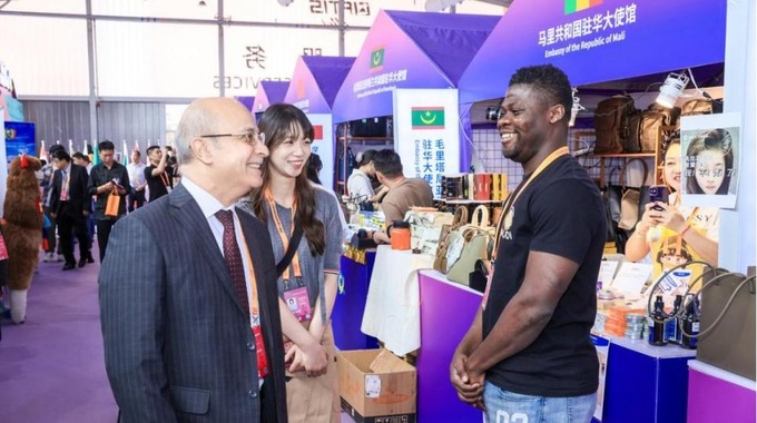 【炫彩世界】約旦駐華大使胡薩姆·侯賽尼點讚“炫彩世界” 盛邀觀眾打卡約旦_fororder_rBABCWbkCCeAPQCGAAAAAAAAAAA150.966x721