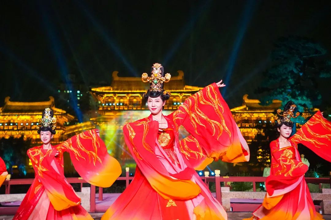 洛陽，越夜越“中”！
