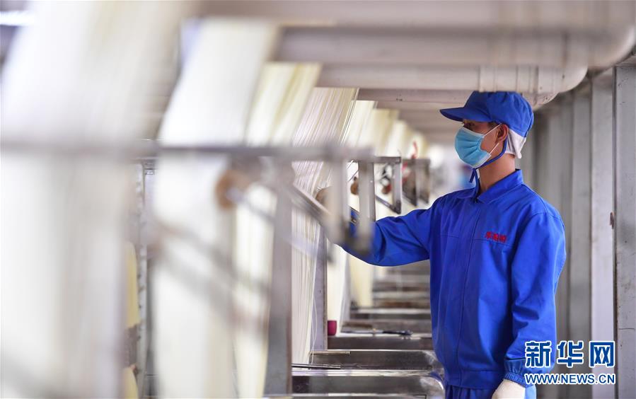 廣西柳州：“網紅”螺螄粉工業化助推脫貧攻堅