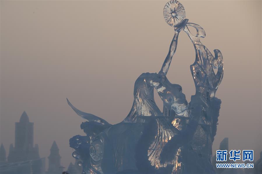 著“冰雪新裝”“夢幻冰城”閃亮登場