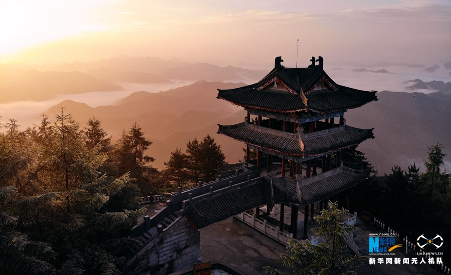 河南：欒川抱犢寨的雲海世界