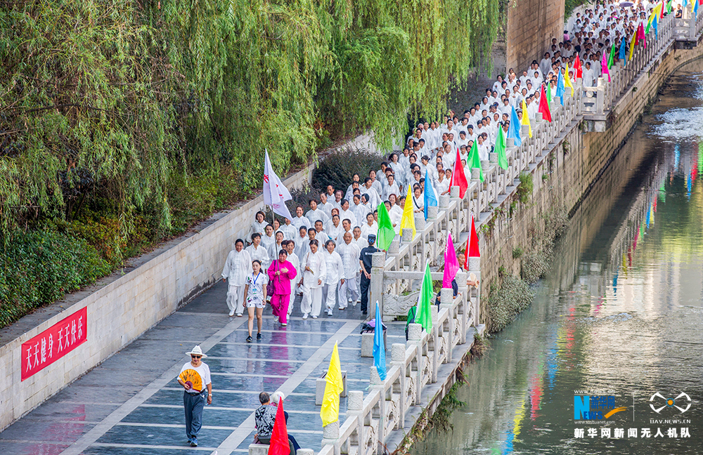 全民健身日|無人機航拍重慶萬人健步走壯觀場面
