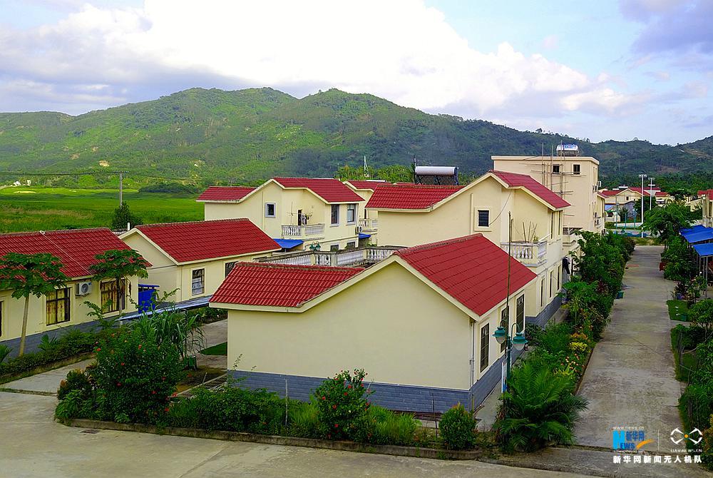 航拍海南瓊中塹對村：春夏的草原 秋冬的海