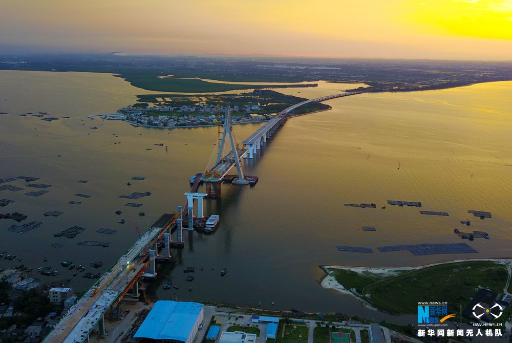 航拍國內首座跨斷裂帶大橋——海南鋪前大橋