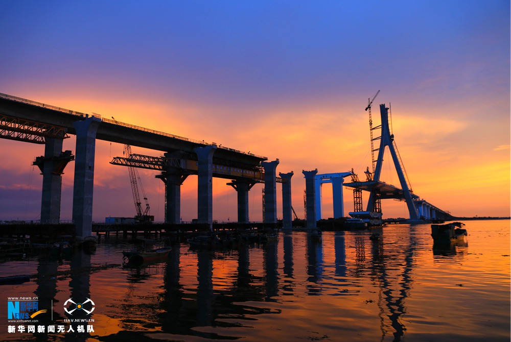 航拍國內首座跨斷裂帶大橋——海南鋪前大橋