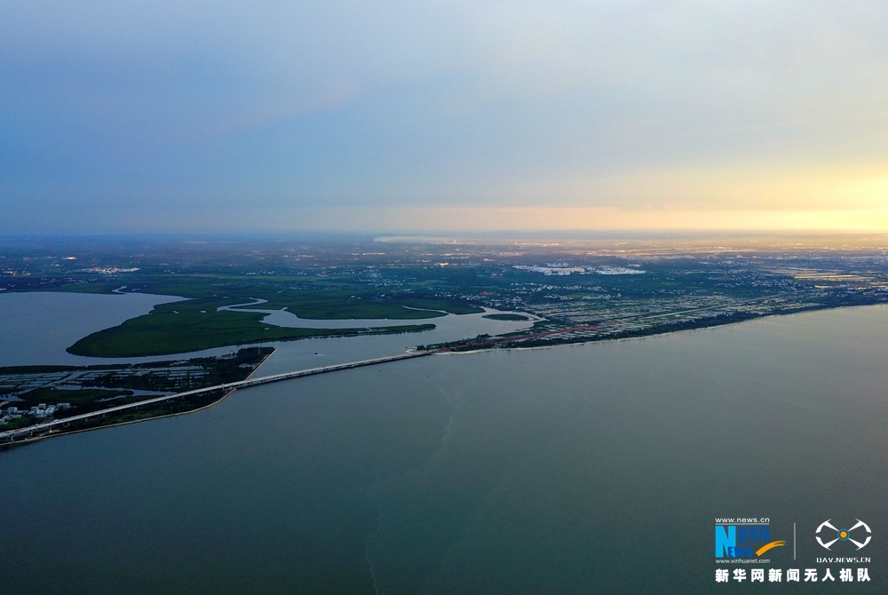 航拍國內首座跨斷裂帶大橋——海南鋪前大橋
