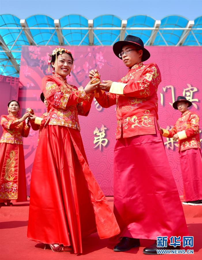 河北石家莊：教師集體婚禮
