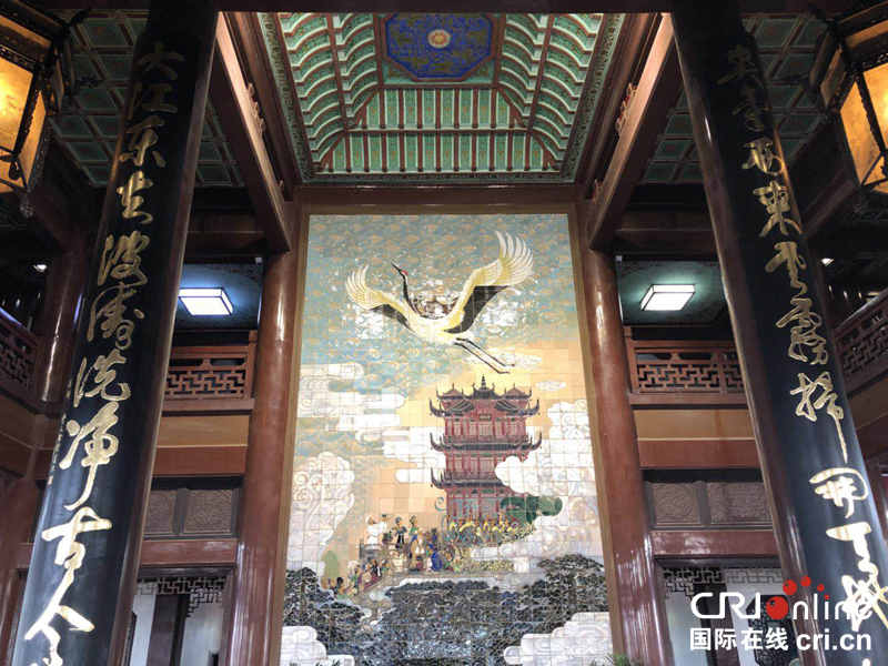 【急稿】【CRI原創】五洲十國”旅遊達人“登臨黃鶴樓 遠眺長江美景（組圖）