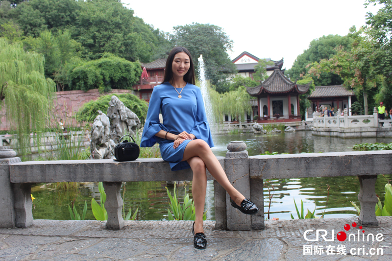 【急稿】【CRI原創】五洲十國”旅遊達人“登臨黃鶴樓 遠眺長江美景（組圖）