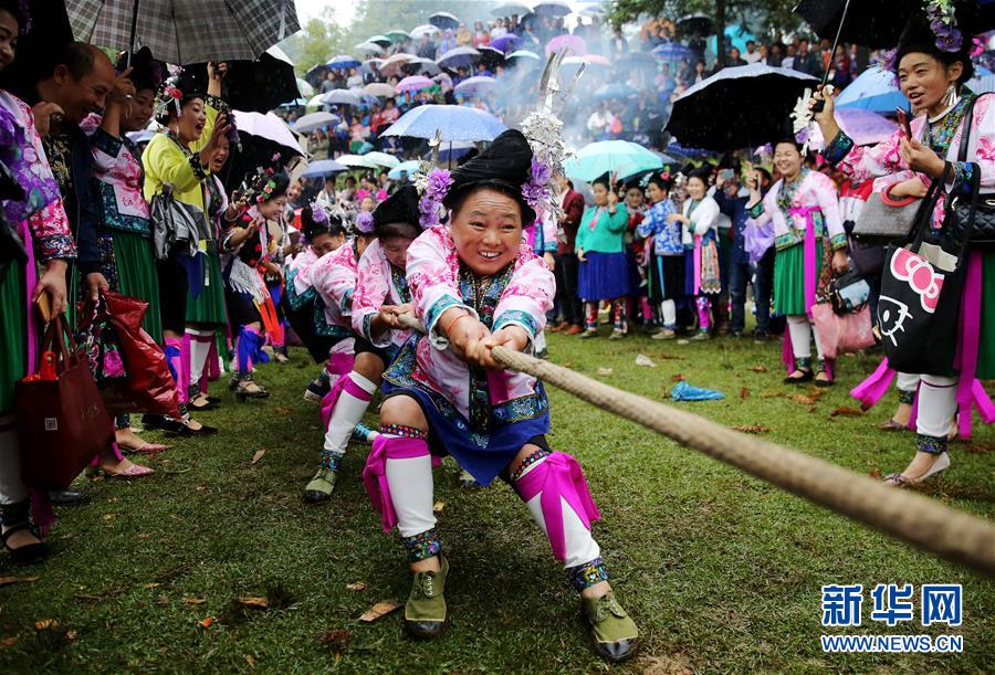 廣西高文村：苗家坡會迎國慶