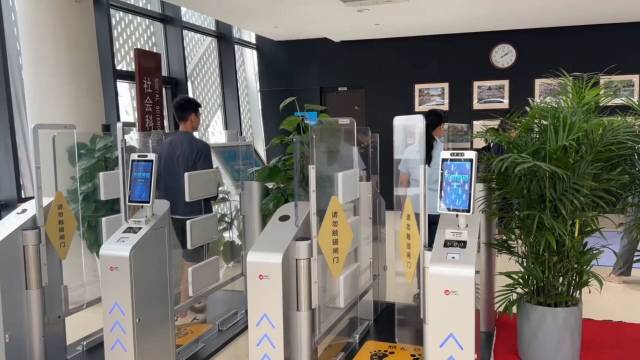 刷臉就能借還書！全國首個圖書無感借閱閉環系統亮相濟南市圖書館