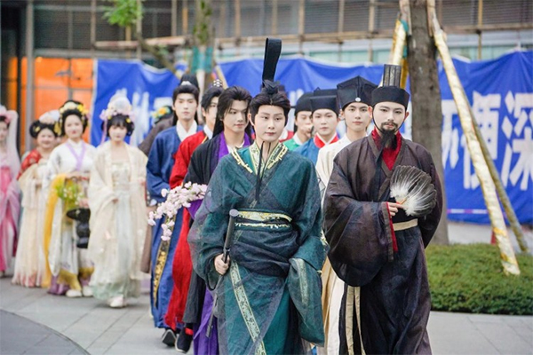 非遺、漢服、旱地龍舟，宜賓端午國風集首日人潮如織_fororder_未標題-1