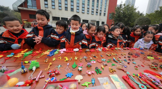 重慶：大佛段小學“向光而行，追夢啟新”迎元旦科技童玩節開幕