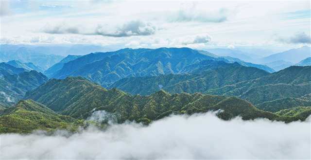 重慶城口： 雲瀑青山 相映成畫