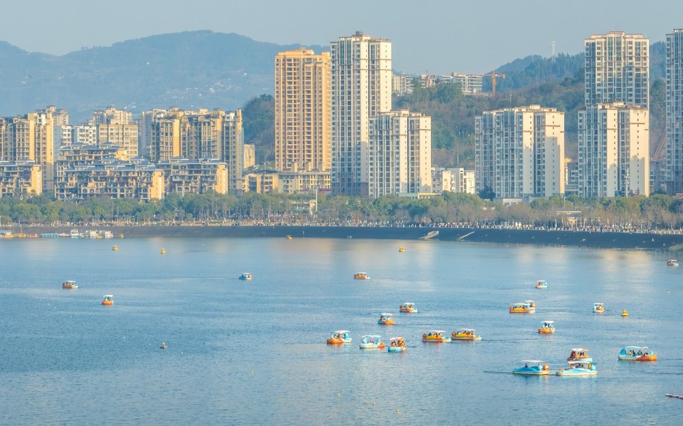 重慶開州：湖光山色美 人在畫中游