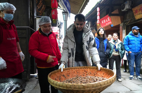 重慶市巴南區2024年第四季度“老外@Chongqing”走進豐盛古鎮