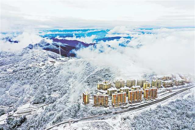 重慶萬盛：雲端風電雪景美