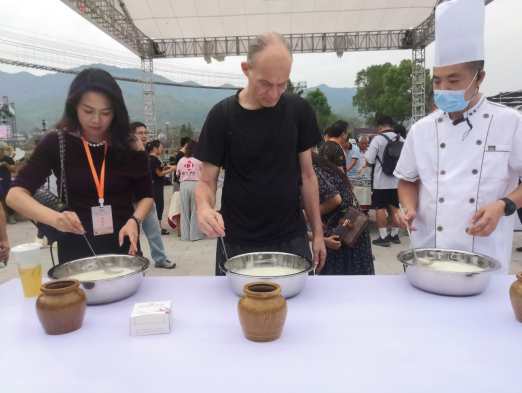 重慶墊江：石磨豆花美食文化節開幕 多項經濟活動助力高品質發展