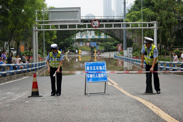 （有修改）【急稿】【B】全警動員齊上陣：重慶九龍坡區警方全力迎戰洪峰過境