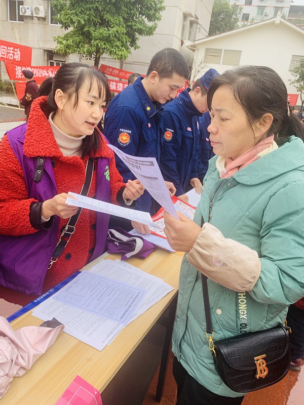 重慶巴南區舉行“12·4國家憲法日”暨“12·5國際志願者日”系列活動周啟動儀式