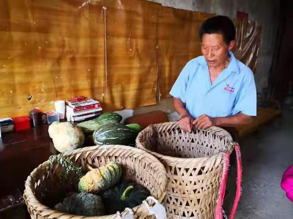 重慶巴南：“扶貧幫扶總賬”壓箱底珍藏 脫貧戶要把賬本入族譜