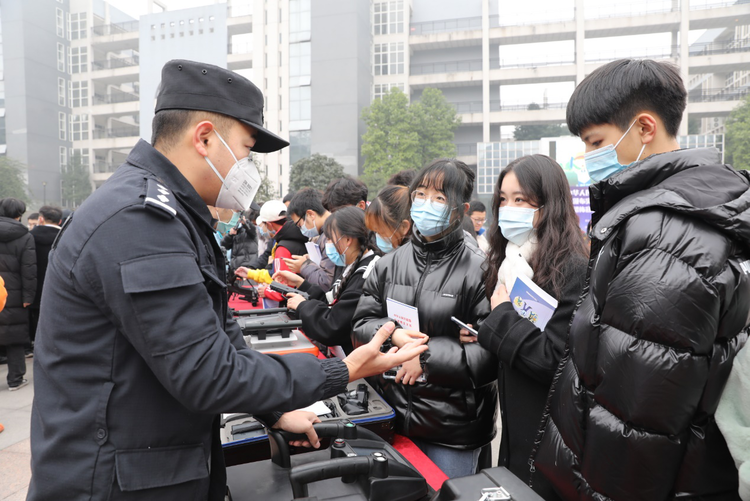 【急稿】【A】重慶市反恐辦組織開展“反恐怖宣傳教育進校園”主題活動