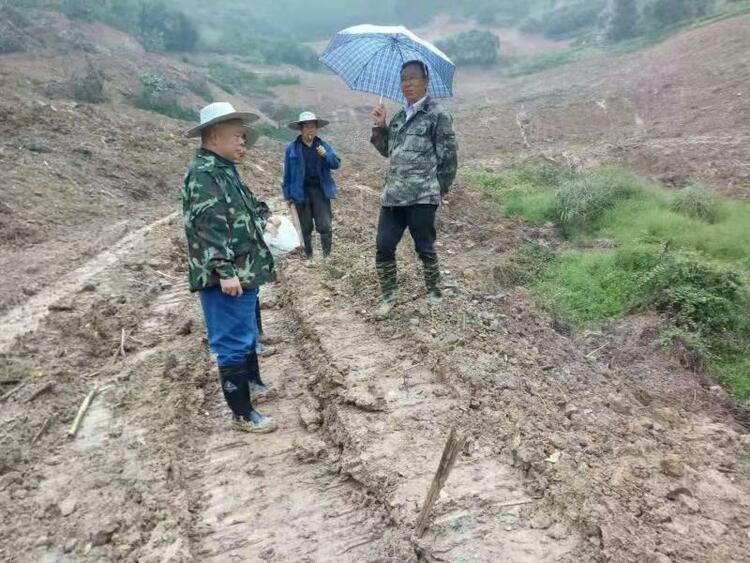 （有修改）【B】 重慶巴南區扶貧幹部梁正勇獲“全國脫貧攻堅先進個人”稱號