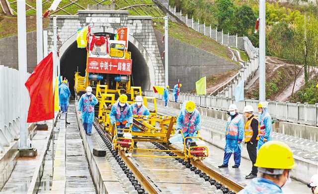 【城市遠洋帶圖】鄭萬高鐵重慶段全面進入鋪軌階段