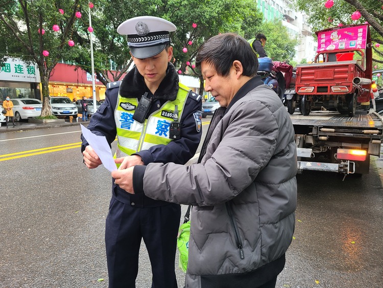 【B】重慶雲陽縣公安局交巡警大隊開展“小五車”整治行動