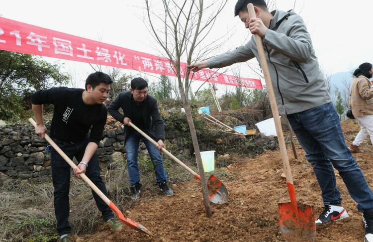 【B】重慶巫山：啟動長江“兩岸青山 千里林帶”春季植樹造林活動