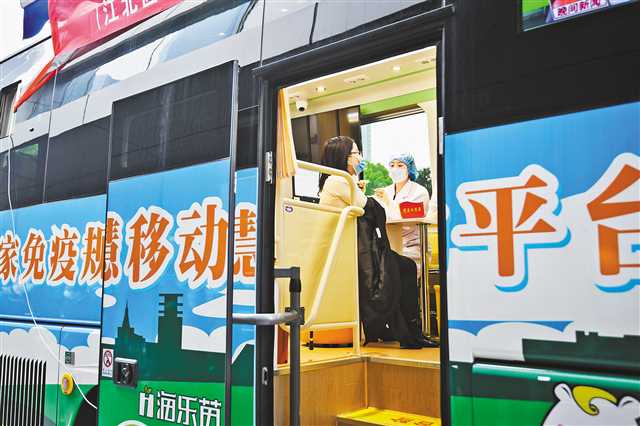 【城市遠洋】西南地區首臺智慧移動接種車在渝投用