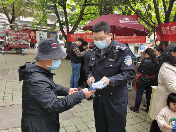 【原創】重慶江北區警方走進社區開展電信網絡詐騙宣傳活動_fororder_圖片1