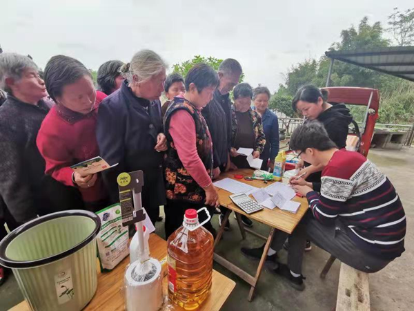 【原創】重慶銅梁：加強農村人居環境整治 創新推出“積分兌換流動車”模式_fororder_圖片1