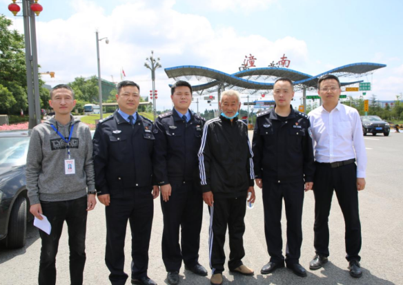 【原創】川渝警務合作 聯手圓六旬流浪老人回家夢_fororder_微信圖片_20210427165306