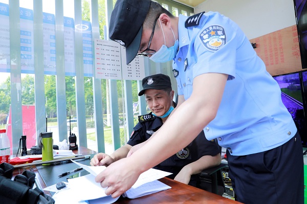 【原創】重慶市高新區警方多警聯動全力護航中考