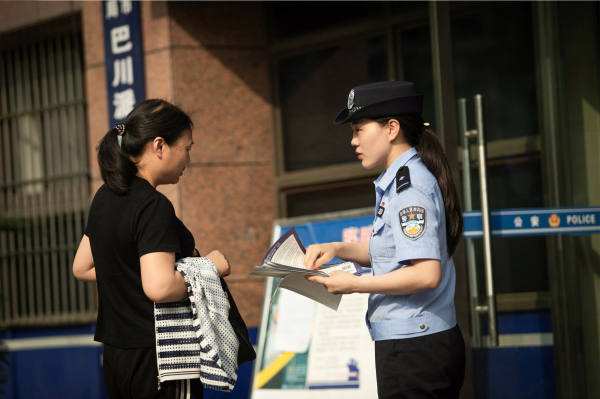 【原創】重慶“最美銅警先鋒”代金鳳：“90後”巾幗女警 唯熱愛與堅守不可負_fororder_WPS圖片-修改尺寸