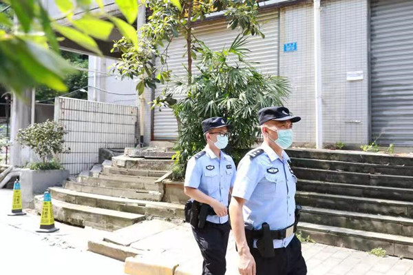 【原創】重慶市沙坪壩區民警鄒興華：為民服務辦好群眾“小事”_fororder_e10da50b3512880b6b12249ce315aa5_副本