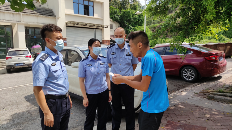 【原創】重慶高新區：民警上門幫特殊群眾辦理身份證_fororder_圖片3