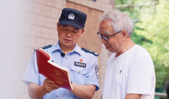 【原創】重慶市大渡口區民警何承波：學無止境學而為民的“律師”民警_fororder_微信圖片_20211022145224