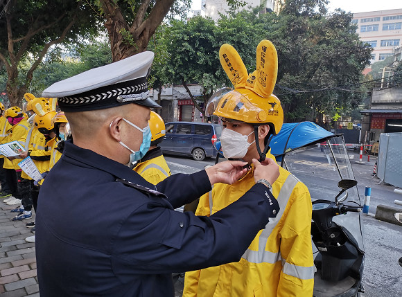 【原創】重慶九龍坡交巡警：讓每一天都是“交通安全日”_fororder_微信圖片_20211202160306