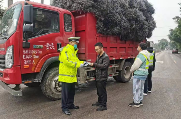 【原創】重慶高新警方“四個強化”抓實抓牢冬季重點車輛管控與宣傳_fororder_圖片2