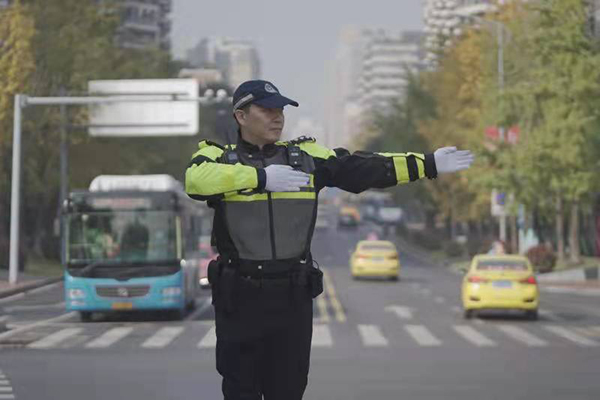 【原創】重慶市九龍坡區公安分局“最美民警”張卓：守好路口 就是守好百姓的平安_fororder_圖片8