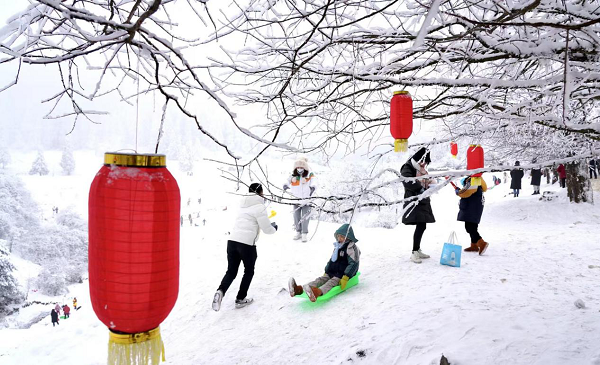 【原創】重慶武隆仙女山銀裝素裹 春節冰雪活動趣味多_fororder_圖片2