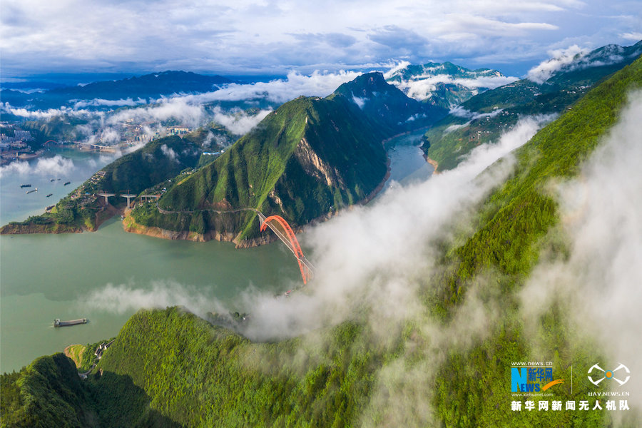 【城市遠洋帶圖】【“飛閱”中國】航拍雨後三峽雲霧奇觀：青山如黛，雲霧如煙